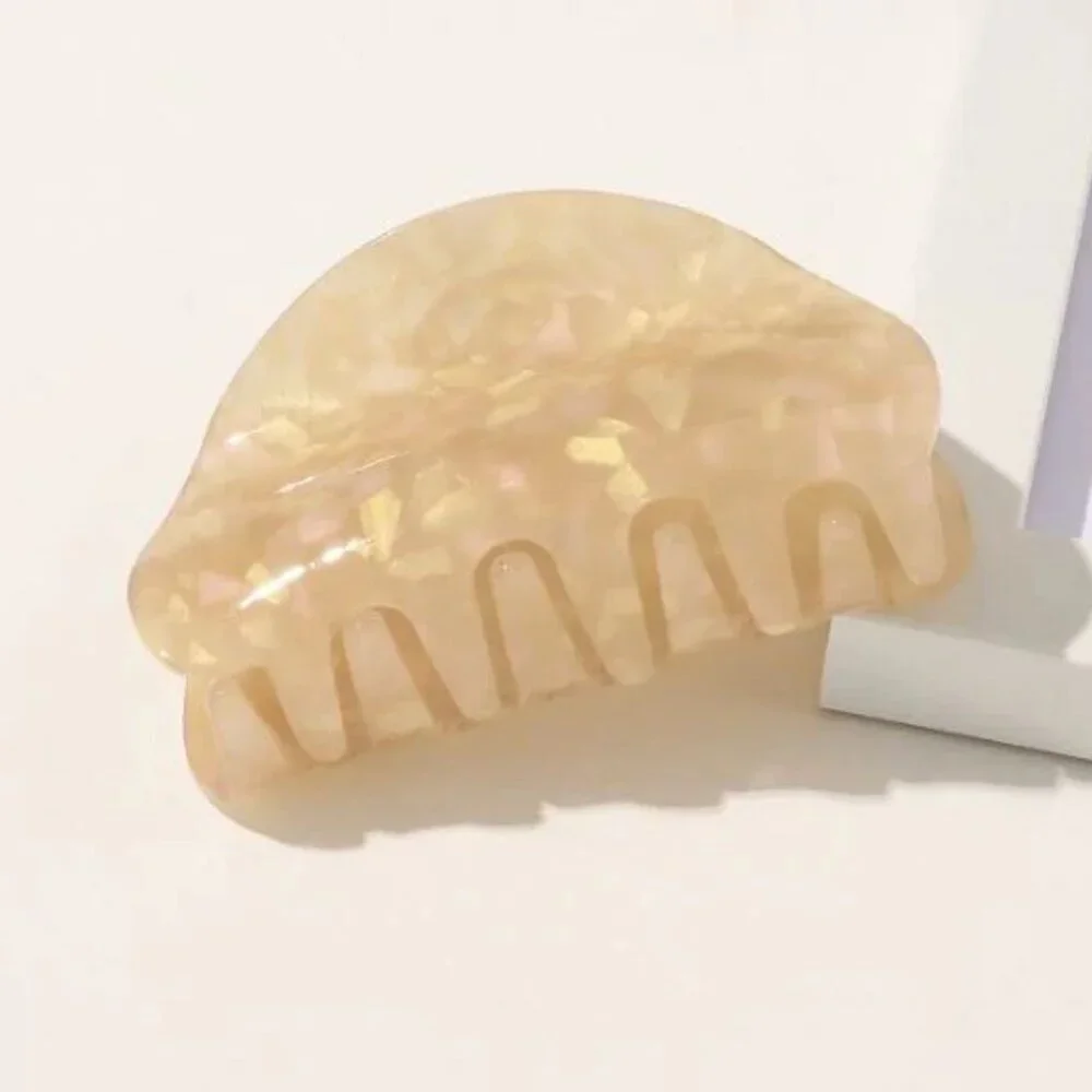 NWT Carly Champagne Marbled Hair Claw Clip